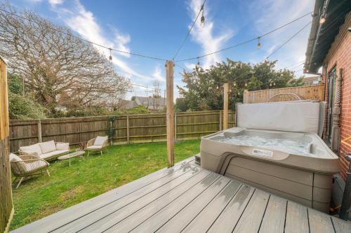 Relaxing Coastal Cottage with Hot Tub & Views