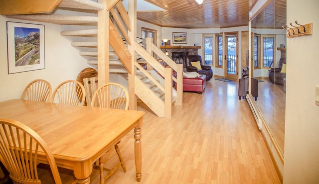 Relaxing condo close to the slopes! Hot tub and on the shuttle route!