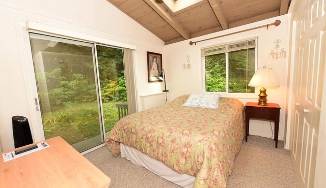 Relaxing Cottage by the Lake!