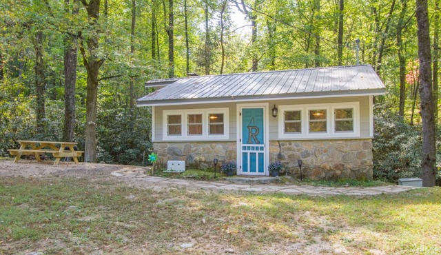 Relaxing cottage in the mountains with a creek in back yard.