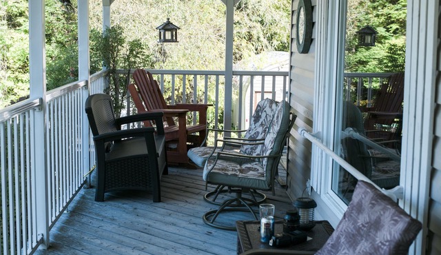 Relaxing Cottage on a 3 acre property on the Ottawa River. 5 bedroom