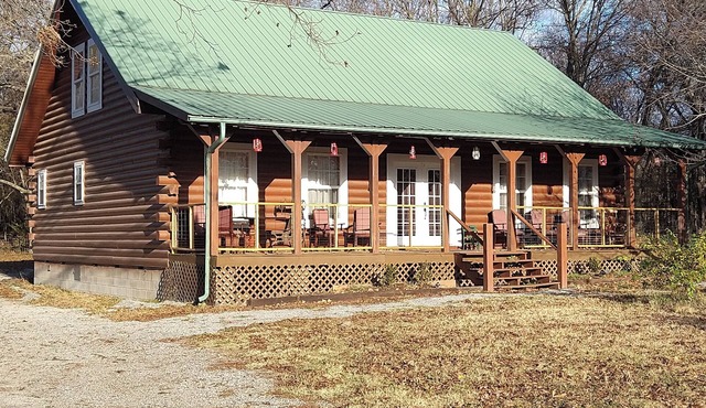 Relaxing Country Cabin. Near Lake Hudson.