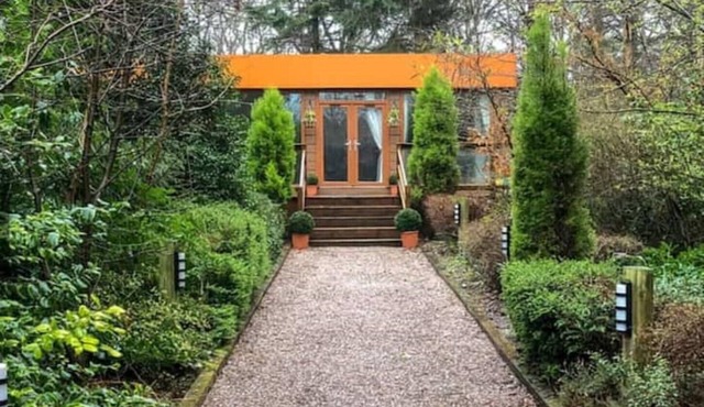 Relaxing couples getaway with hot tub