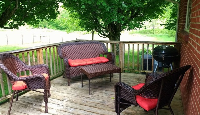 Relaxing, Cozy, Convenient, 2 mi. from the Creeper Trail/South Holston Lake,