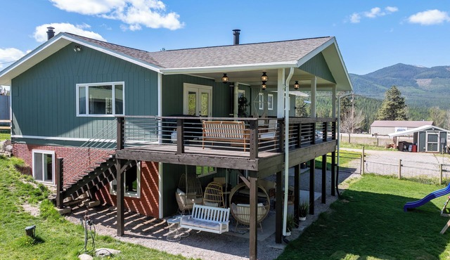 Relaxing Creekside House: Creek, Hot Tub, & Yard Games