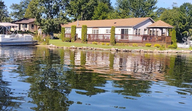 Relaxing Crooked Lake Cottage - Private Dock, Large Yard, Great Fishing