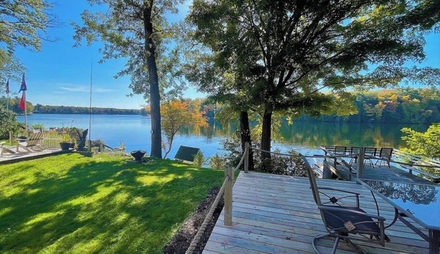 Relaxing Croton lake cottage w/hot tub