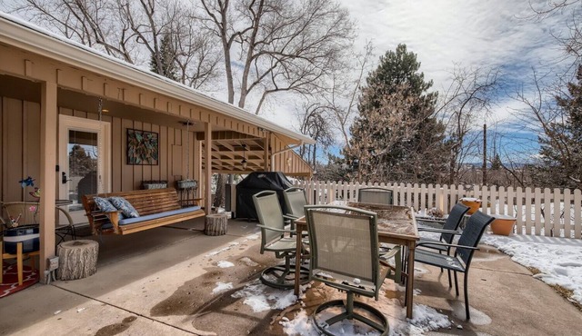 Relaxing Downtown Castle Rock guest suite.