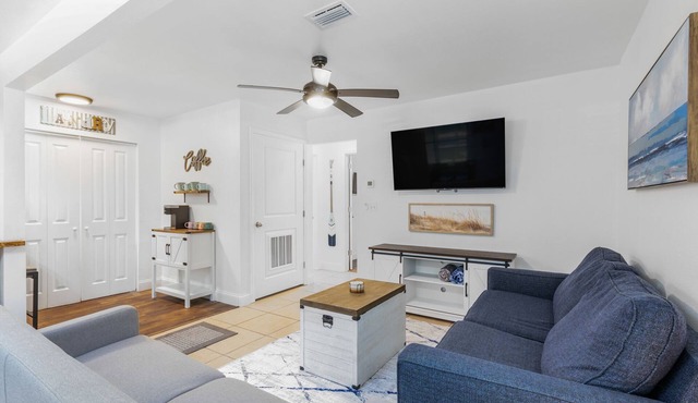 Relaxing Duplex Retreat - Beaches, Hospital, Food