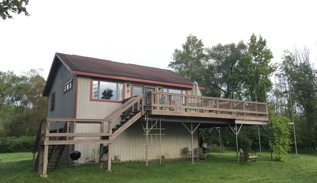 Relaxing Elevated Lake House Retreat