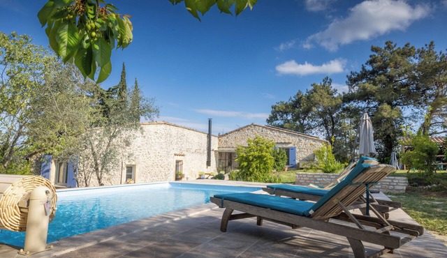 Relaxing environment with pool et magnificent views of Cevennes and Mont Bouquet