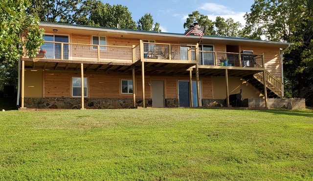 Relaxing Family-Friendly Cabin with Sprawling Deck & Fun-filled Game Room