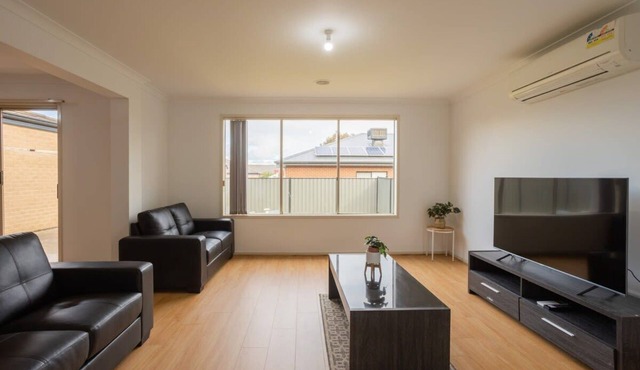 Relaxing Family Home in the heart of Tarneit