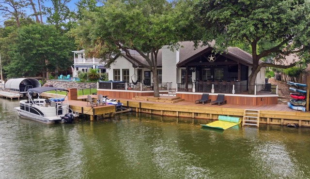 Relaxing Family Lake House, Fish, BBQ, Rent a Boat