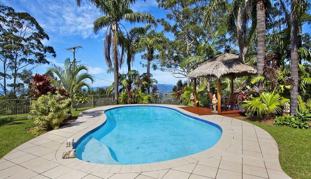 Relaxing Family Mountain Sanctuary with private pool, firepit, BBQ, A/C