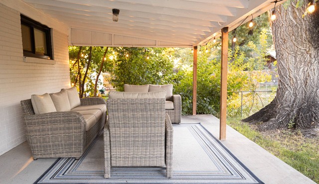 Relaxing Family Retreat: 4BR, King Bed, Fire Pit