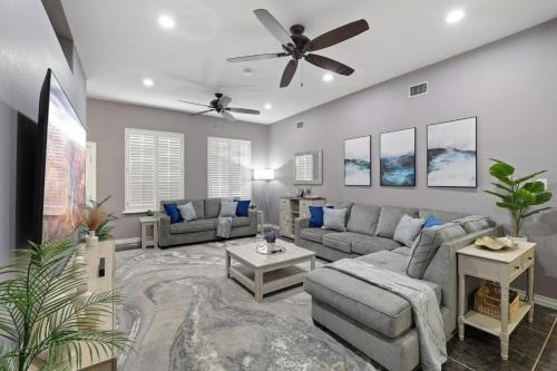 Relaxing Family Retreat With Private Pool, Grill & Game Room