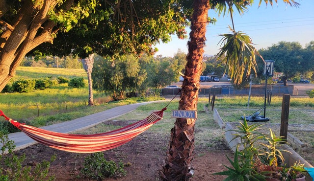 Relaxing Farm Vibes Near Safari Zoo Legoland & Wineries