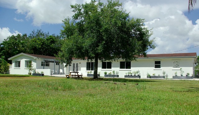 Relaxing Farmhouse b/w Miami & Florida Keys! Newly Renovated Family/Pet-Friendly