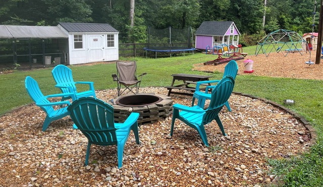 Relaxing Farmhouse: Basement Apartment. 8 minutes from 95!
