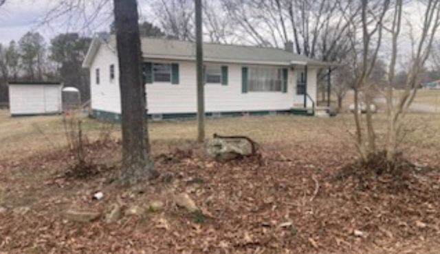 Relaxing farmhouse! Enjoy farm animals, fishing and a picnic by the pond!