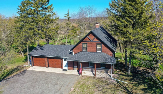 Relaxing Farmhouse Near River & Walking Trails!