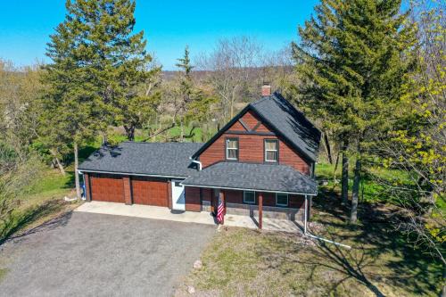 Relaxing Farmhouse Near River & Walking Trails!