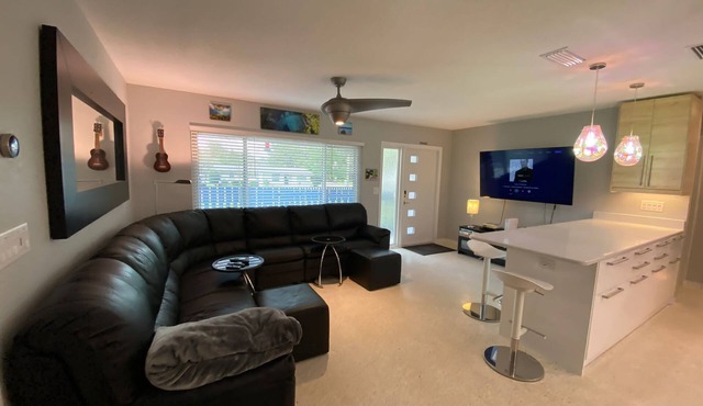 Relaxing FUN Home- short walk to Rainbow River