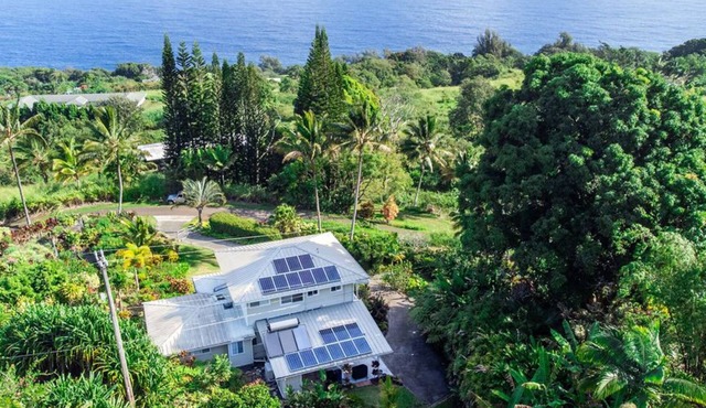 Relaxing Gardens - Peaceful Retreat w/Panoramic Ocean Views