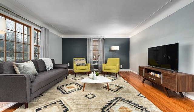 Relaxing Gem near Cleveland Clinic & Van Aiken District ~ Safe Neighborhood