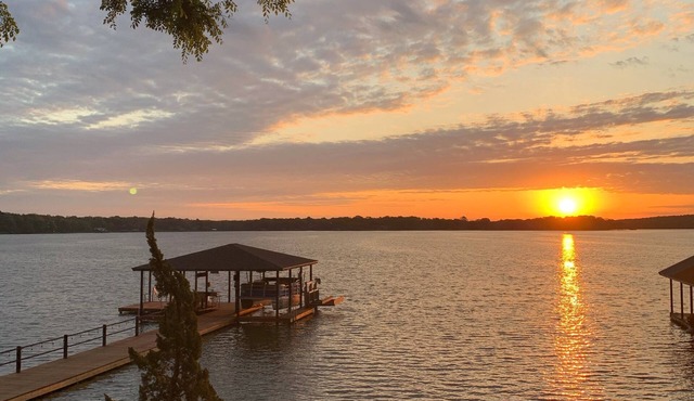 Relaxing Get Away With Lake Front! Enjoyment and Family Fun!