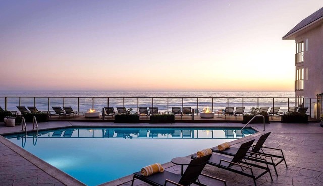 Relaxing Getaway Awaits! Three Oceanfront Rooms with Balcony, Outdoor Pool!