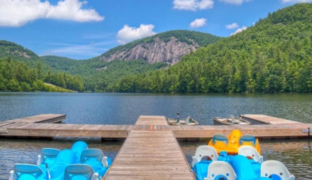 Relaxing Getaway! Close to Ski Sapphire Valley, 3 Pools, Free Parking