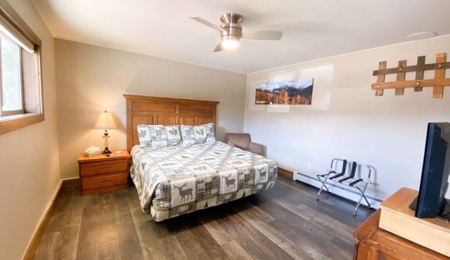 Relaxing Getaway in our King Kitchenette at Lodges of Oak Creek!