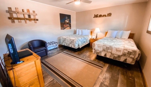 Relaxing Getaway in our Homespun Double Kitchenette at Lodges of Oak Creek!