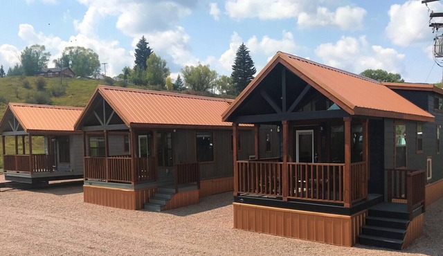 Relaxing Getaway in our Modern Cottage at Lodges of Oak Creek!