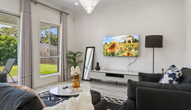 Relaxing Getaway Near the Bay Stylish & Spacious