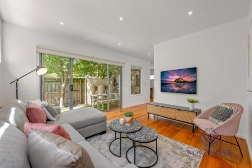 Relaxing Getaway Oasis with Patio in Charming Kew