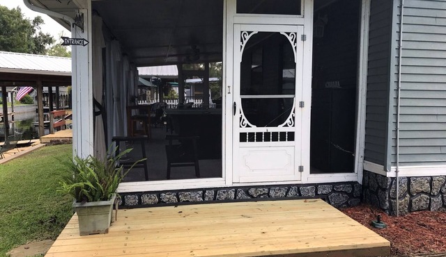 Relaxing Getaway on Florida's St Johns River!