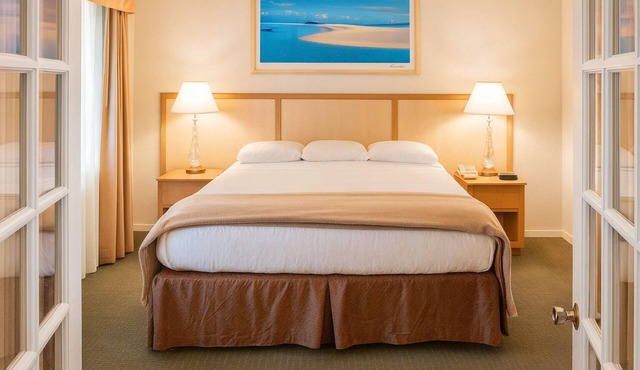 Relaxing Getaway! Outdoor Pool, Full Kitchen, Minutes From Bob Jones Bike Trail