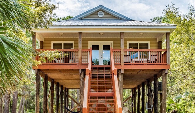 Relaxing Getaway Among the Trees - 4 Bedroom - Dogs Welcome!