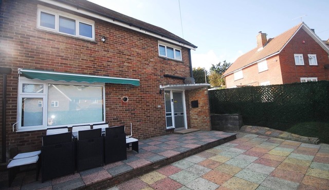 Relaxing Getaway With Hot Tub & Sauna Sleeps 6