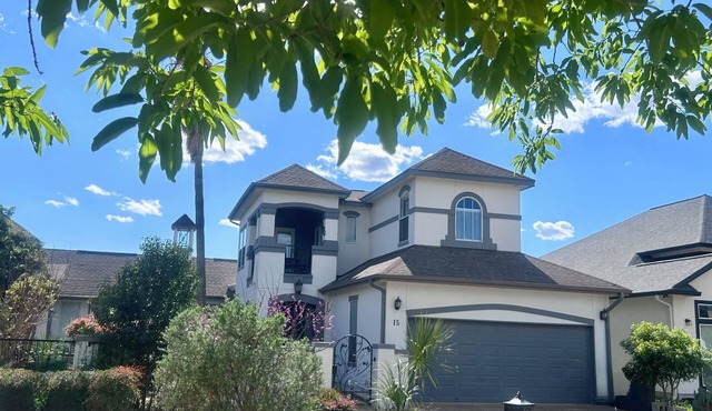 Relaxing Golf Course Retreat Near Airport & Downtown