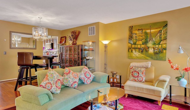 Relaxing, Gorgeous Townhouse with 2 Spacious Master Bedrooms