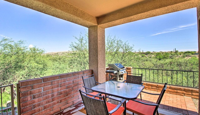 Relaxing Green Valley Townhome ~ 30 Mi to Tucson!