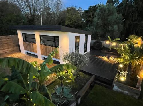 Relaxing guest house with Jacuzzi & boat hire