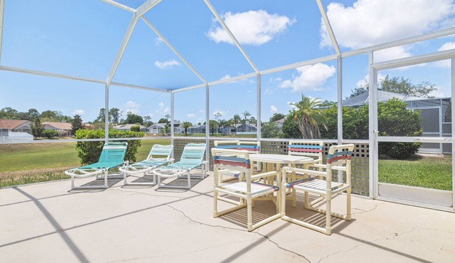 Relaxing Gulf Getaway Heated Pool, Covered Patio & Prime Location Near Parks, Beaches & Attractions!