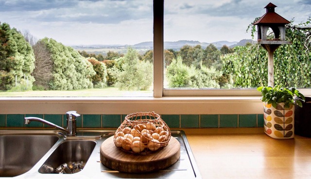 Relaxing Hanging Rock Farm Escape.