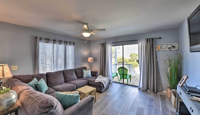 Relaxing Harbor Island Condo: Walk to the Beach!