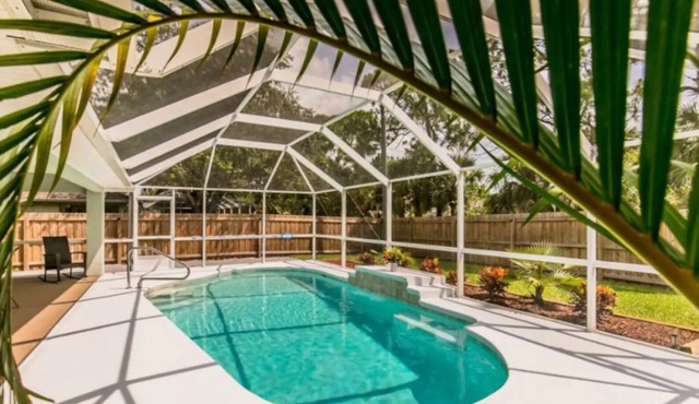 ☆☀︎❀Relaxing Heated Pool!Beautiful Patio,Pet Friendly,Fenced Area, Near Beaches!